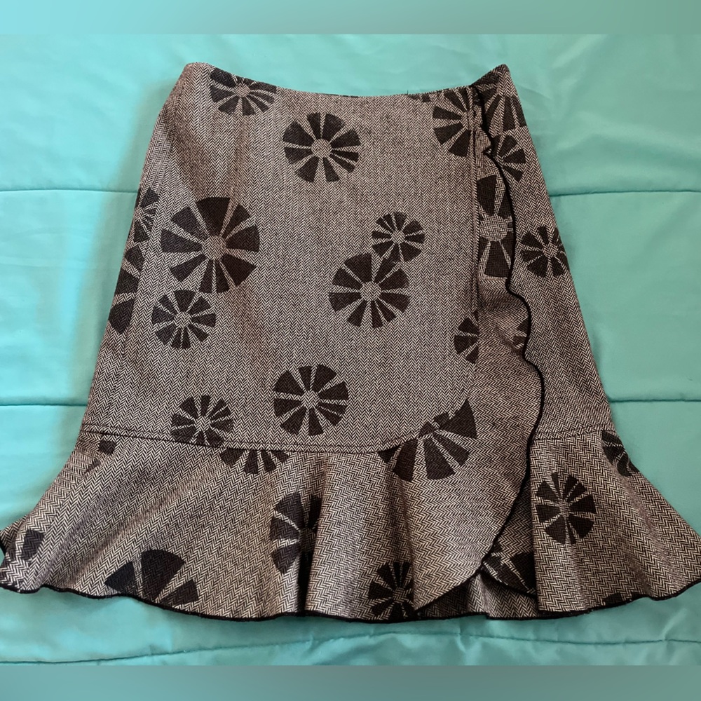 Elegant Grey & Black Patterned Skirt